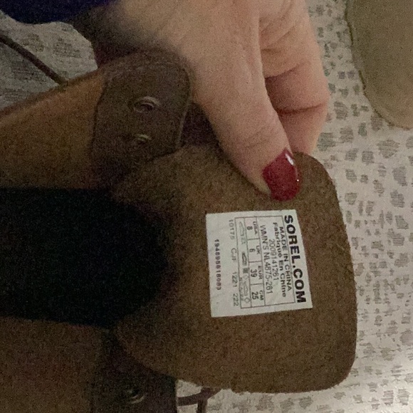 Sorel boots only worn a few times - Picture 6 of 6